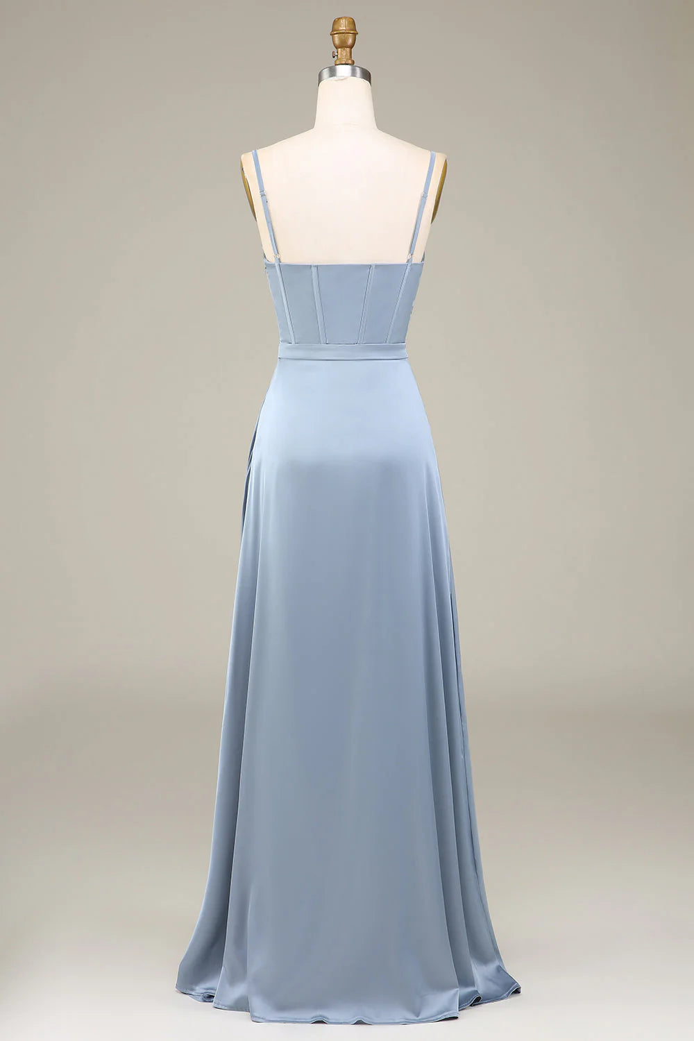 Vestido largo de dama de honor de satén con tirantes finos y corte en A